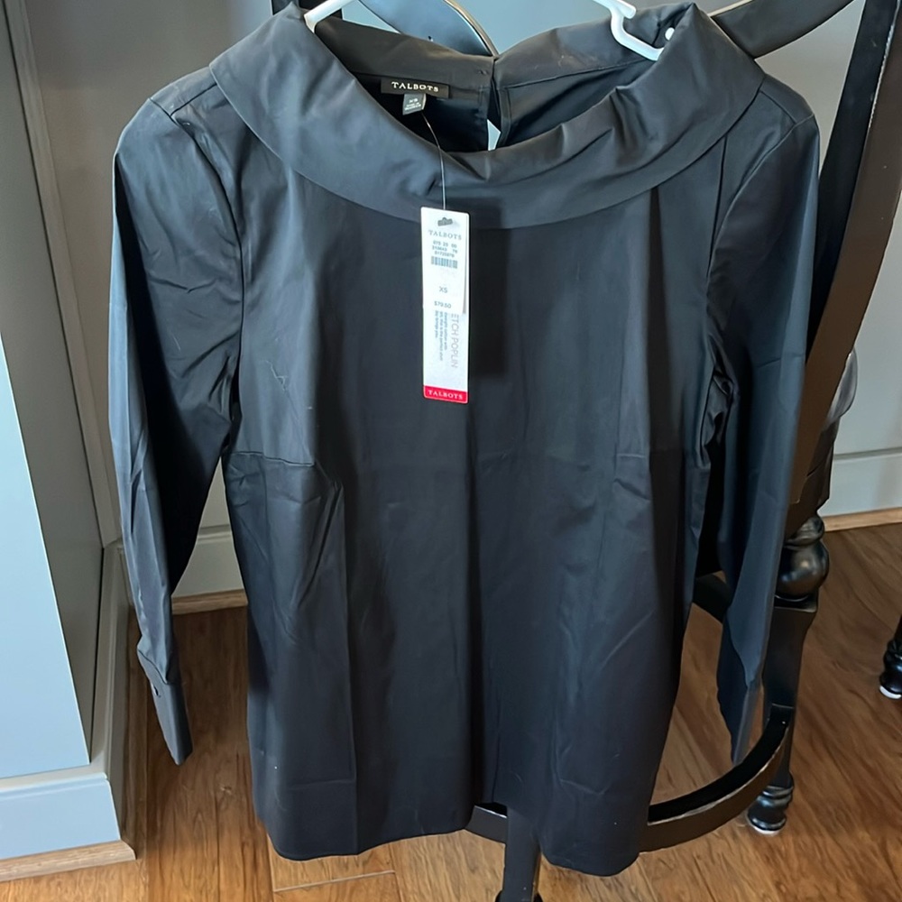 Talbots stretch poplin top. NWT. Size XS.